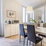 Two-room 5 Minutes' Walk From The Historic Center شقة *