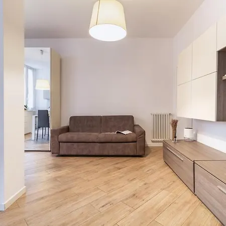 Apartment Two-room 5 Minutes' Walk From The Historic Center Como