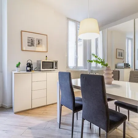 Two-room 5 Minutes' Walk From The Historic Center Daire *