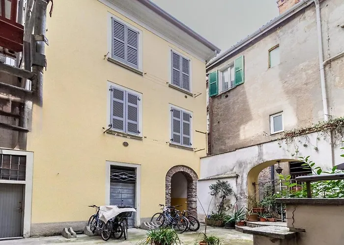 Two-room 5 Minutes' Walk From The Historic Center *