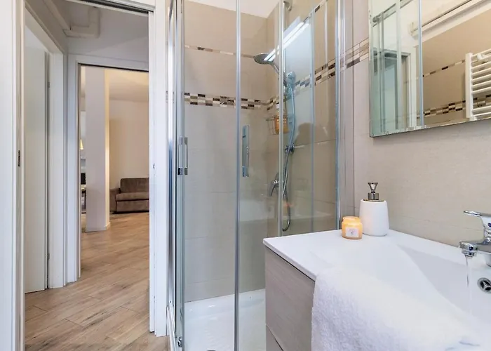 Two-room 5 Minutes' Walk From The Historic Center * קומו